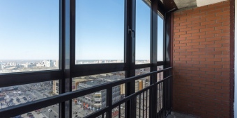 Установлены холодные панорамные окна со стеклопакетом 42мм