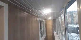 выполнено: отделка потолка панелями ПВХ, отделка стен панелями НДФ, настил пола ламинат