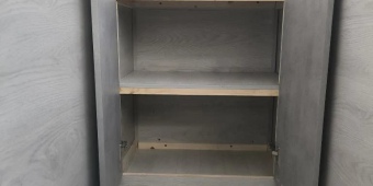 Отделка ламинатом, утепление передней части, монтаж чернового пола. Установка встроенного шкафа.