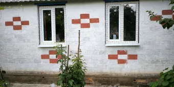 Остекление небольшой загородной дачи окнами пвх 60 серии, установка отливов и откосов